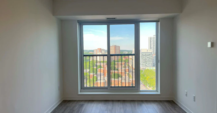 10 Oak Street, Toronto, ON, M5A 0Z1 - 2