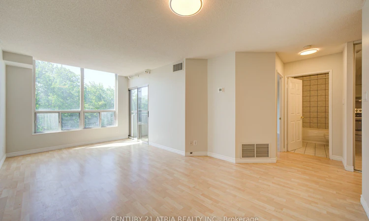 310-897 Sheppard Avenue
