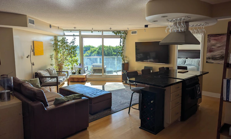 608-550 Queens Quay W