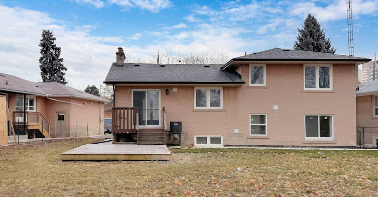 6 Deering Crescent, Toronto, ON, M2M 2A3 - 7