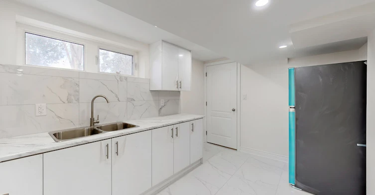 6 Deering Crescent, Toronto, ON, M2M 2A3 - 6