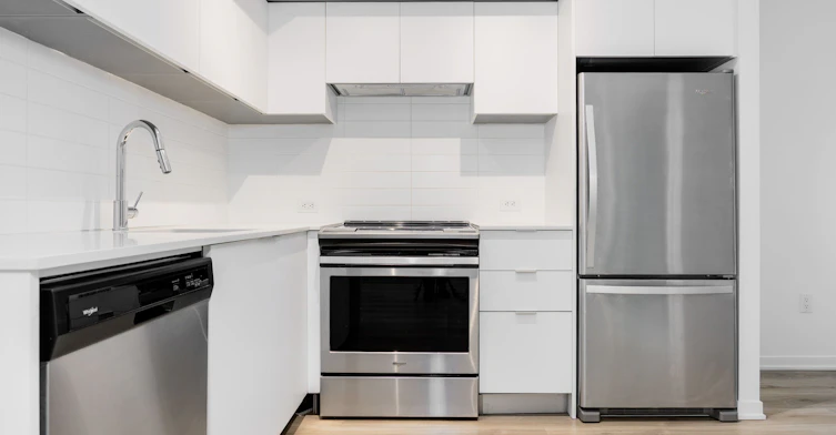 2002-101 Roehampton Avenue, Toronto, ON, M4P 2W2 - 2