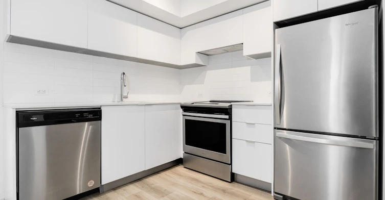 2002-101 Roehampton Avenue, Toronto, ON, M4P 2W2 - 3