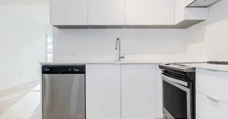 2002-101 Roehampton Avenue, Toronto, ON, M4P 2W2 - 4