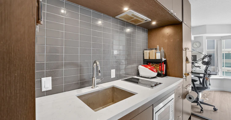 2512-155 Yorkville Avenue, Toronto, ON, M5R 1C4 - 14
