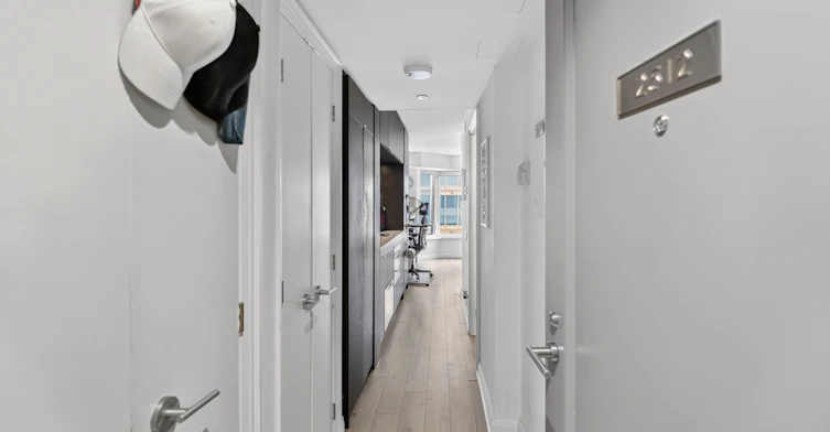 2512-155 Yorkville Avenue, Toronto, ON, M5R 1C4 - 4
