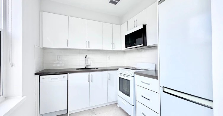 402-1545 Bathurst Street, Toronto, ON, M5P 3H6 - 2