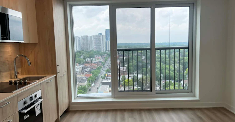 1810-10 Oak Street, Toronto, ON, M5A 0Z1