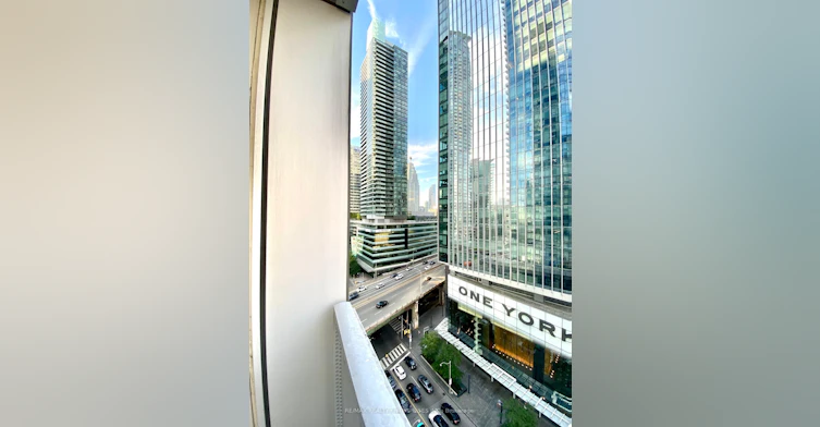 1405-10 York Street, Toronto, ON, M5J 0E1 - 2