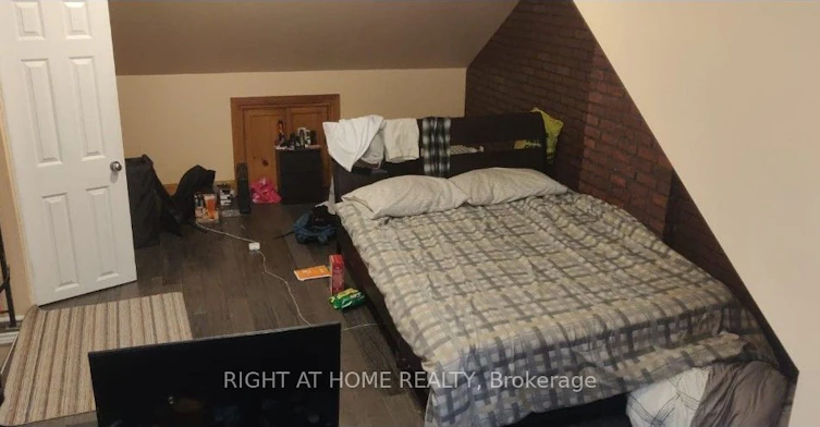 2-104 Bleecker Street, Toronto, ON, M4X 1L8