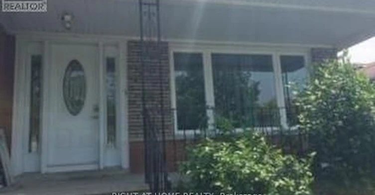 9 Chalet (Upper) Road, Toronto, ON, M2J 3V4