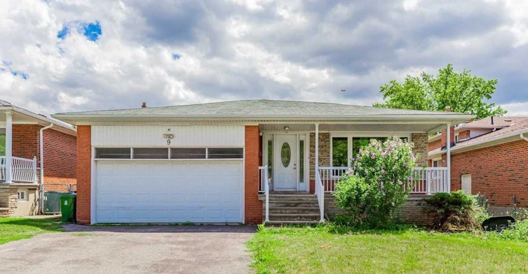 9 Chalet (Upper) Road, Toronto, ON, M2J 3V4