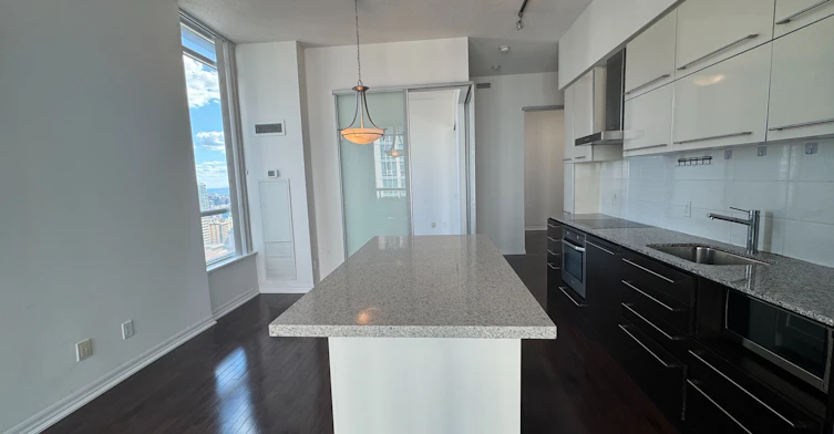 Ph206-770 Bay Street, Toronto, ON, M5G 1N6 - 9