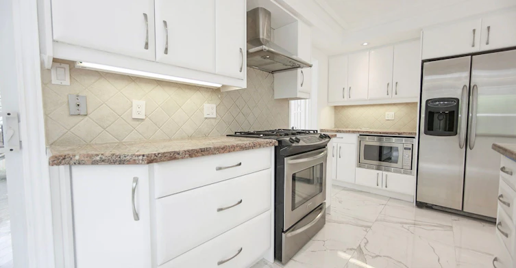 89 Yonge Boulevard W, Toronto, ON, M5M 3G8 - 7