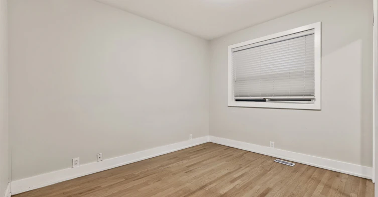 Main Fl-119 Markham Street, Toronto, ON, M5G 2J4 - 9