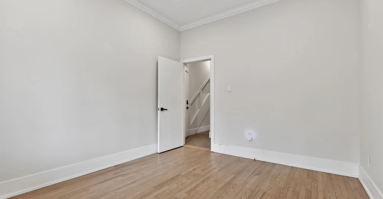 Main Fl-119 Markham Street, Toronto, ON, M5G 2J4 - 7
