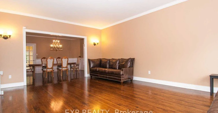 220 Viewmount Avenue, Toronto, ON, M6B 1T8 - 6