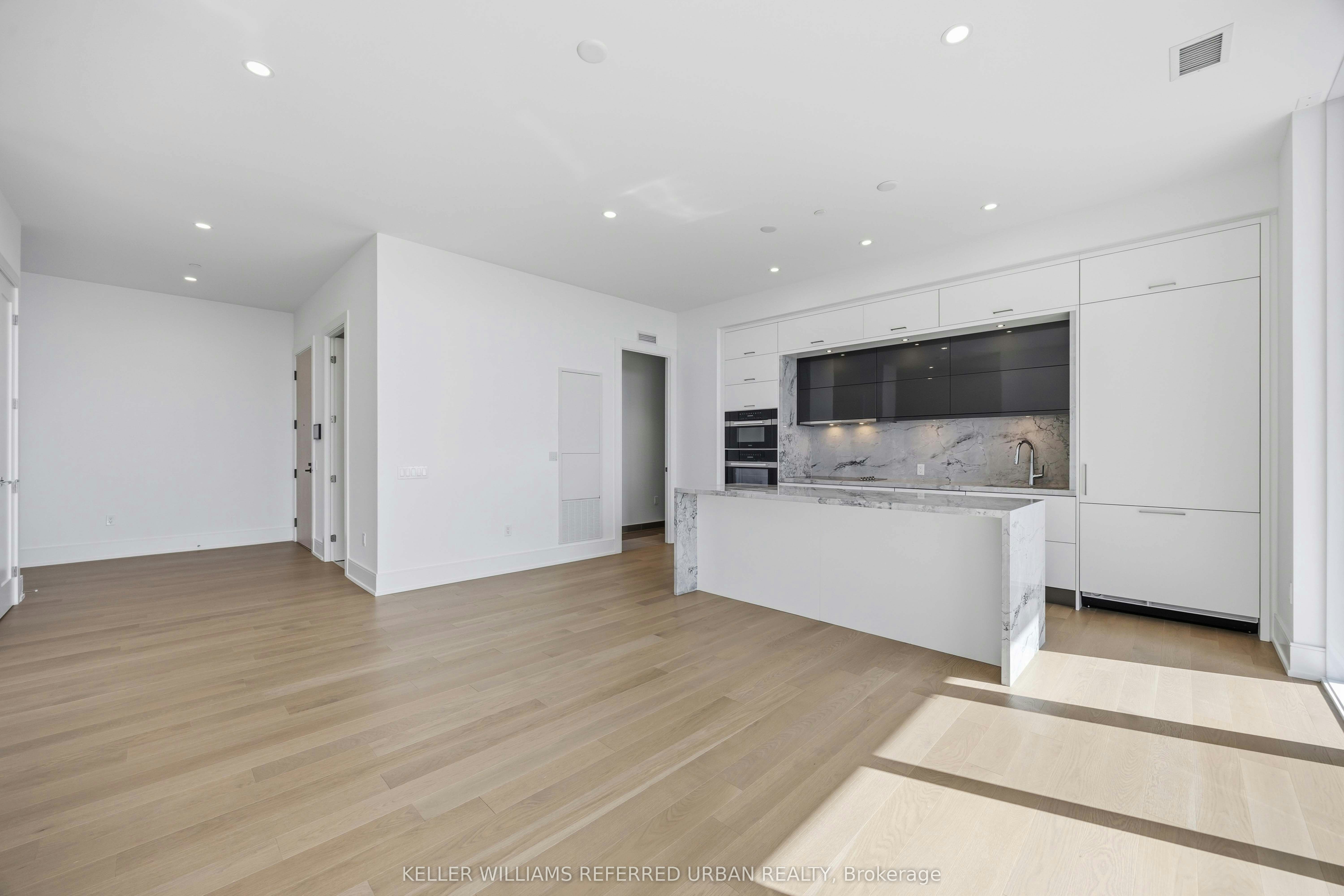 PH3-10 Inn ON The Park Drive, Toronto, ON, M3C 0P9 - 11