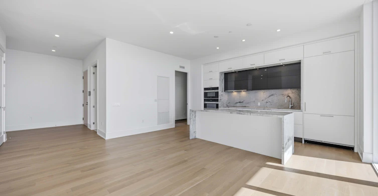 PH3-10 Inn ON The Park Drive, Toronto, ON, M3C 0P9 - 11