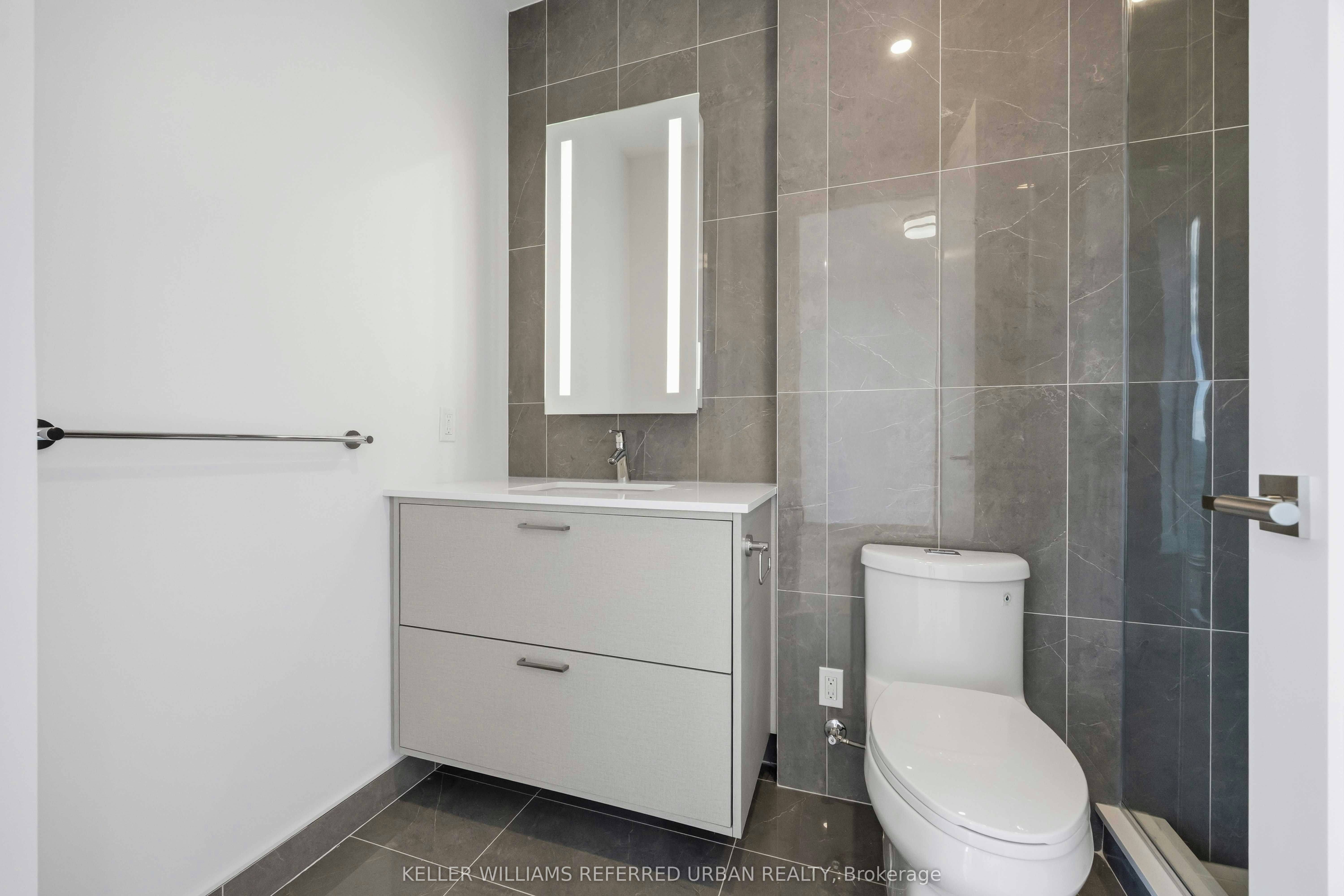 PH3-10 Inn ON The Park Drive, Toronto, ON, M3C 0P9 - 17