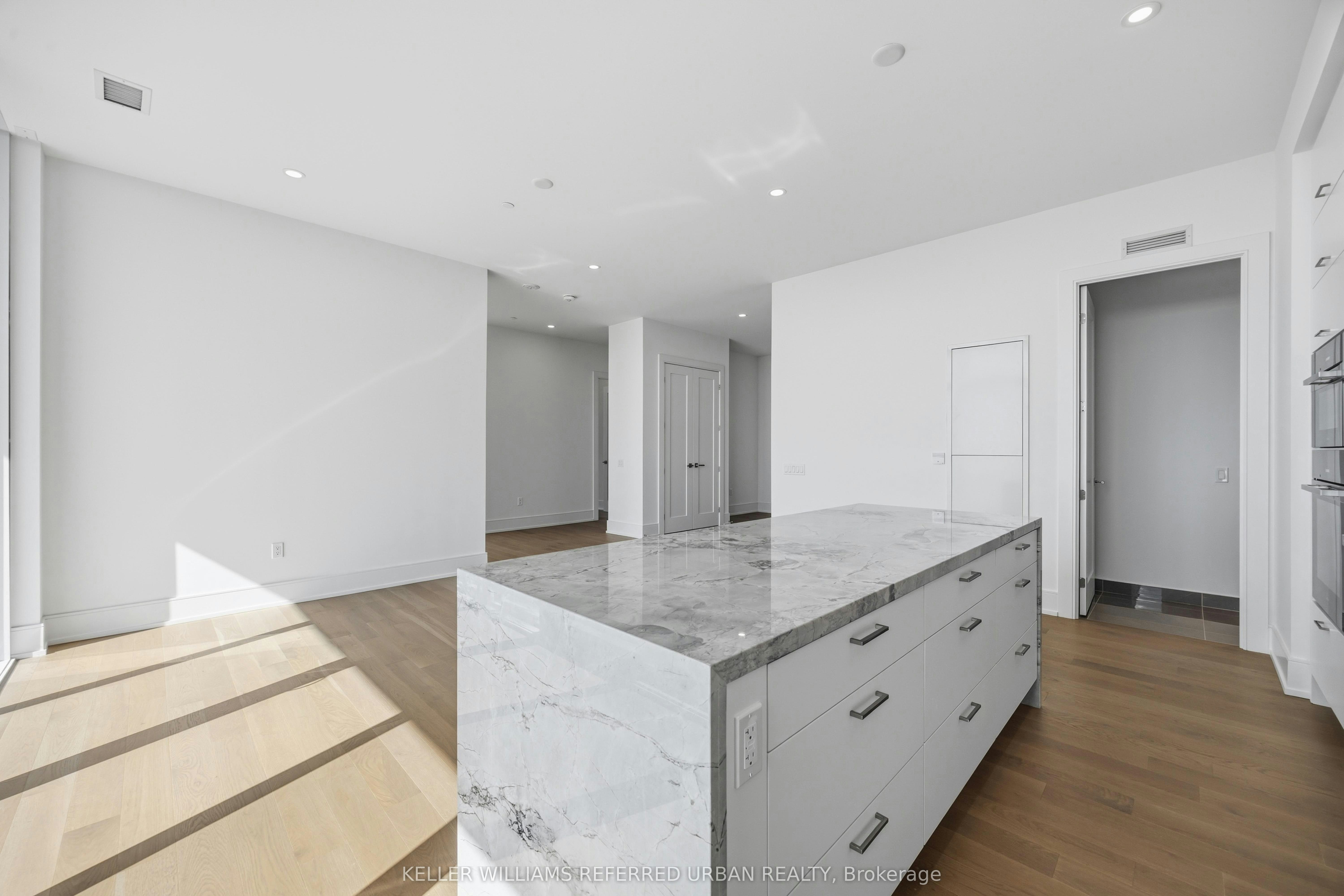 PH3-10 Inn ON The Park Drive, Toronto, ON, M3C 0P9 - 10