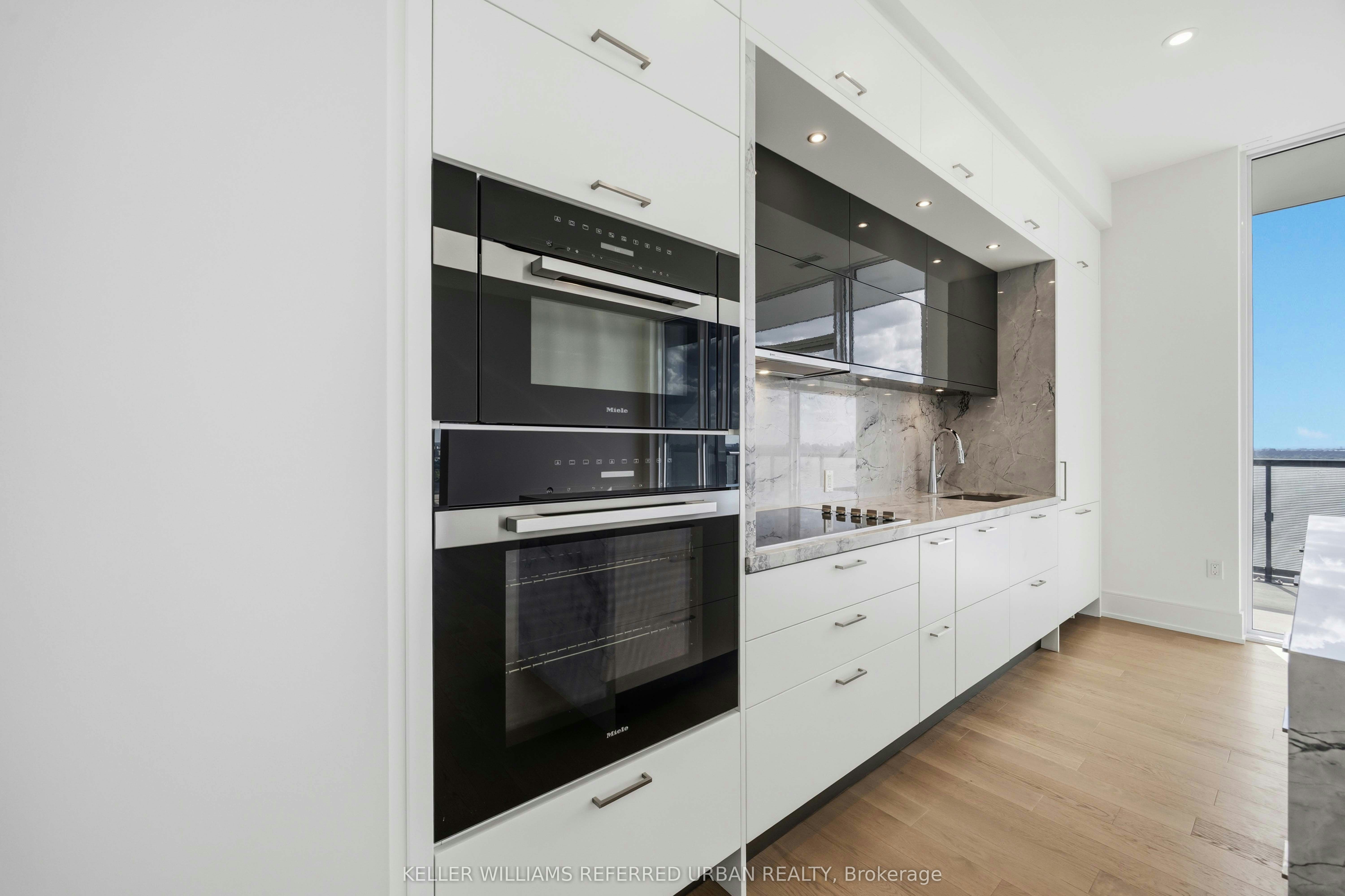 PH3-10 Inn ON The Park Drive, Toronto, ON, M3C 0P9 - 9
