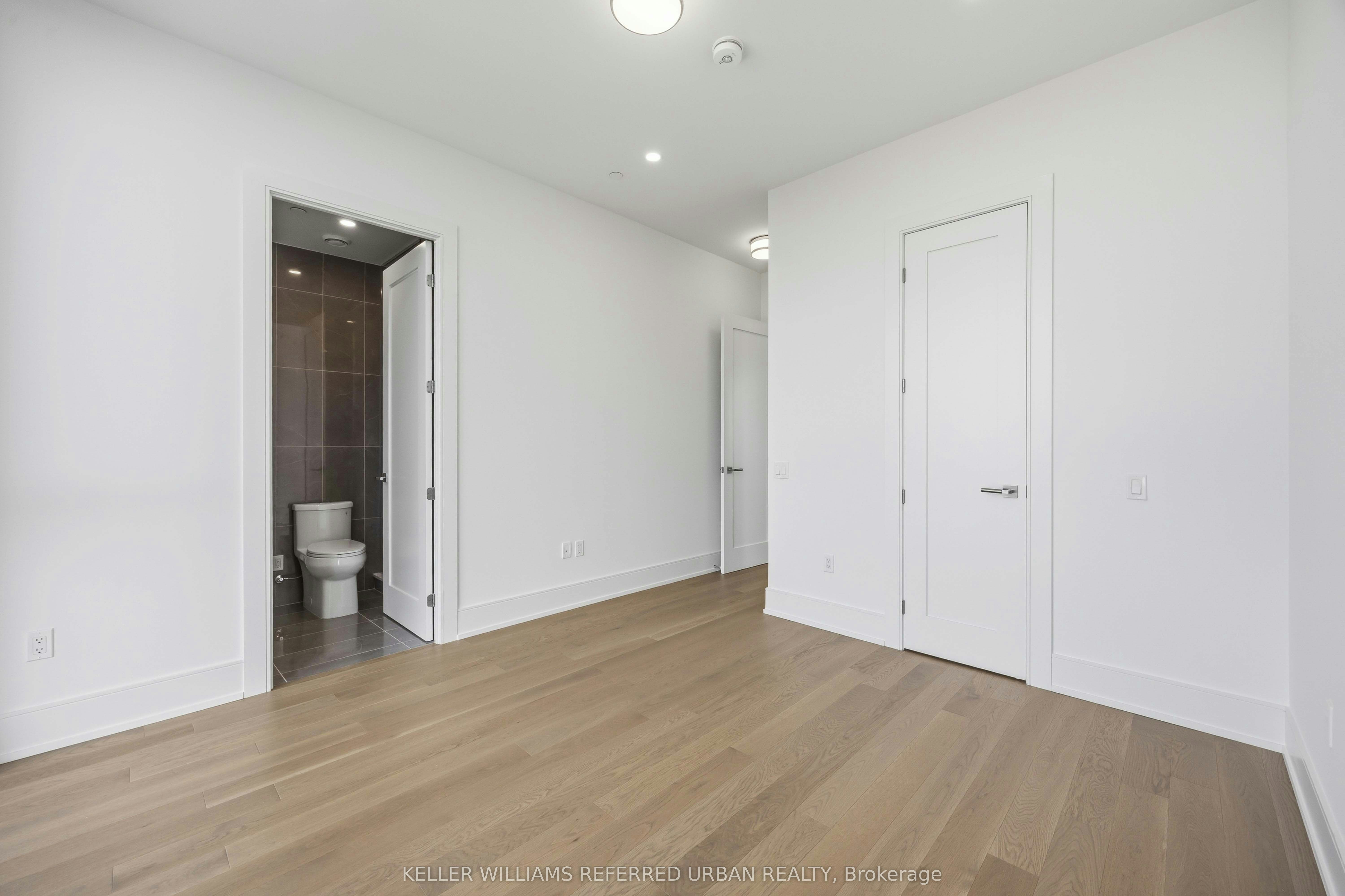 PH3-10 Inn ON The Park Drive, Toronto, ON, M3C 0P9 - 16