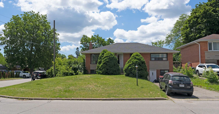 153 Newton Drive, Toronto, ON, M2M 2N4 - 5