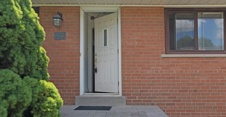 153 Newton Drive, Toronto, ON, M2M 2N4 - 8