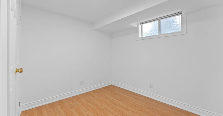 LOWER-502 Westmount Avenue, Toronto, ON, M6E 3N5 - 9