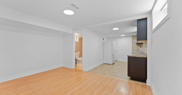 LOWER-502 Westmount Avenue, Toronto, ON, M6E 3N5 - 4