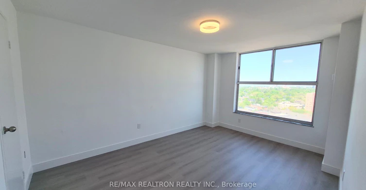 1606-21 Vaughan Road, Toronto, ON, M6G 2N2 - 3