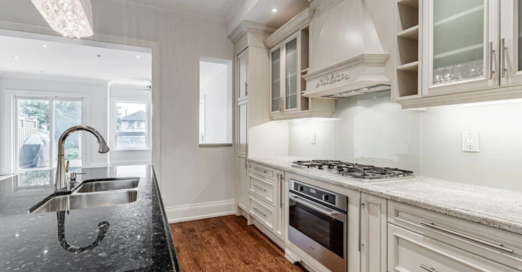 415 Deloraine Avenue, Toronto, ON, M5M 2B9 - 25
