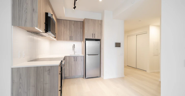 407-109 Erskine Avenue, Toronto, ON, M4P 0G8 - 2