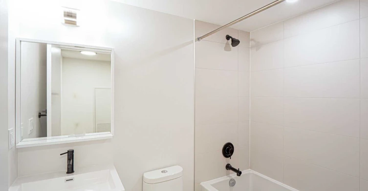407-2 Augusta Avenue, Toronto, ON, M5V 1Y4 - 3