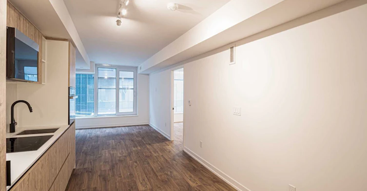 407-2 Augusta Avenue, Toronto, ON, M5V 1Y4 - 5