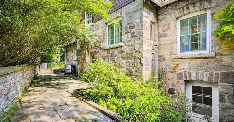 23 Donwoods Drive, Toronto, ON, M4N 2E9 - 3