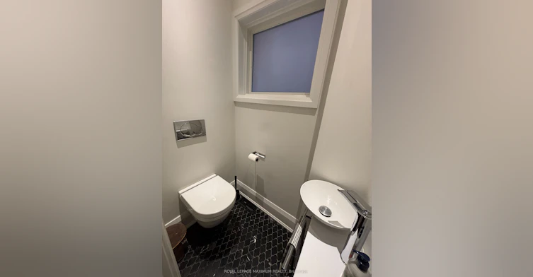 47 Vermont Avenue, Toronto, ON, M6G 2P6 - 16