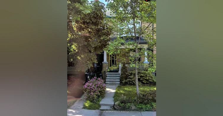 47 Vermont Avenue, Toronto, ON, M6G 2P6