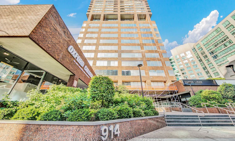 1202-914 Yonge Street