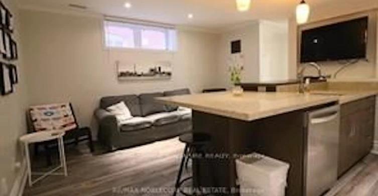 Lower-45 Briar Hill Avenue, Toronto, ON, M4R 1H7 - 4