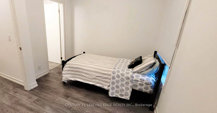 Room 1-10 Spruce Pines Crescent, Toronto, ON, M4A 1C5 - 4