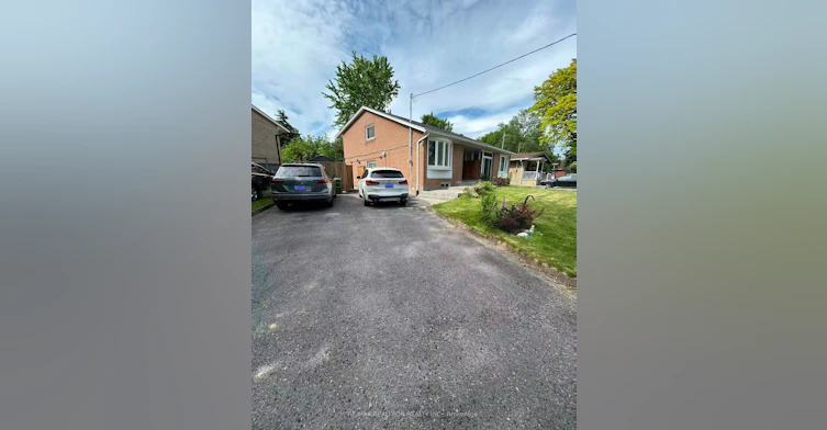 2 Lynedock Crescent, Toronto, ON, M3A 2A8 - 2