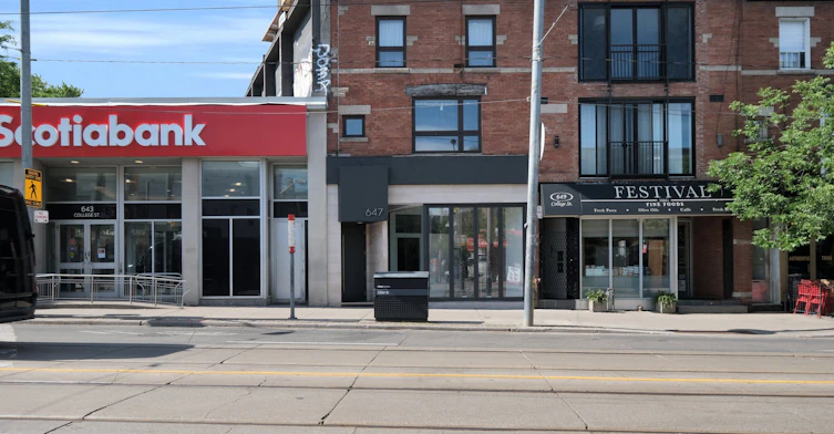 101 (main floor)-647 College Street, Toronto, ON, M6G 1B7
