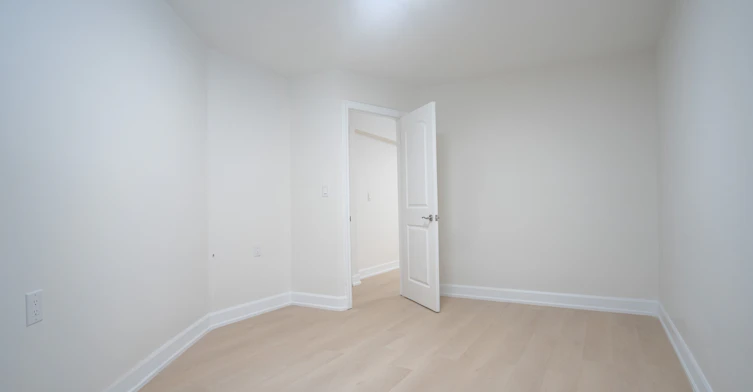 Basement 1-118 Fairholme Avenue, Toronto, ON, M6B 2W9 - 9