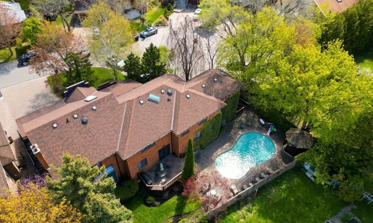 15 Sunforest Court