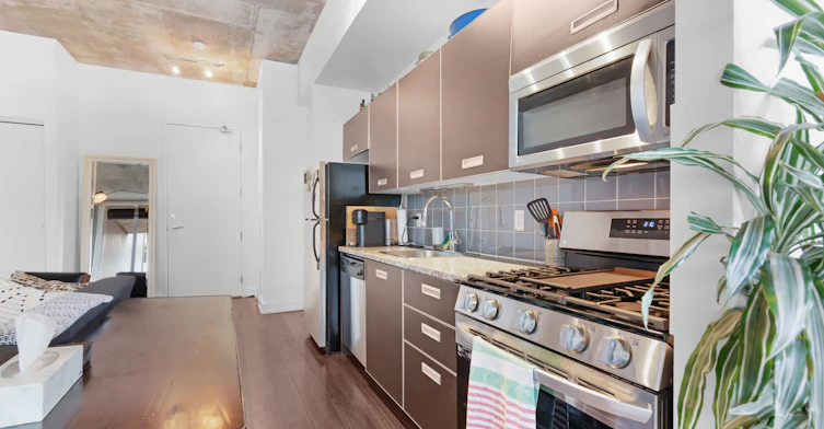 610-60 Bathurst Street, Toronto, ON, M5V 2P4 - 6