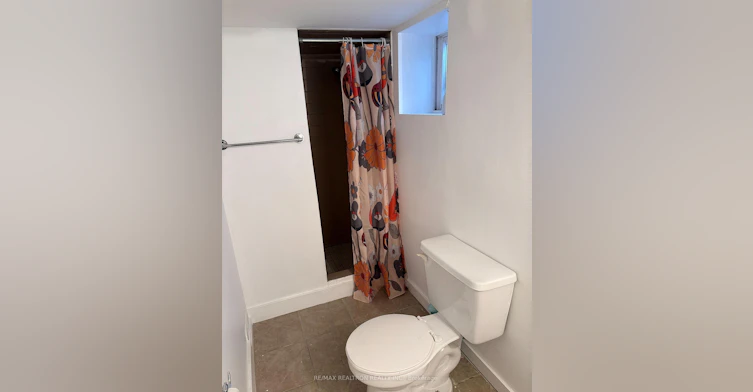 Lower-32 Macklem Avenue, Toronto, ON, M6J 3M2 - 3