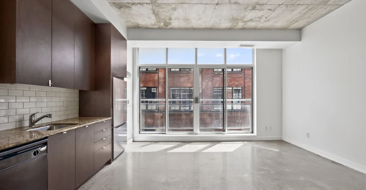 213-23 Brant Street, Toronto, ON, M5V 2L5 - 7