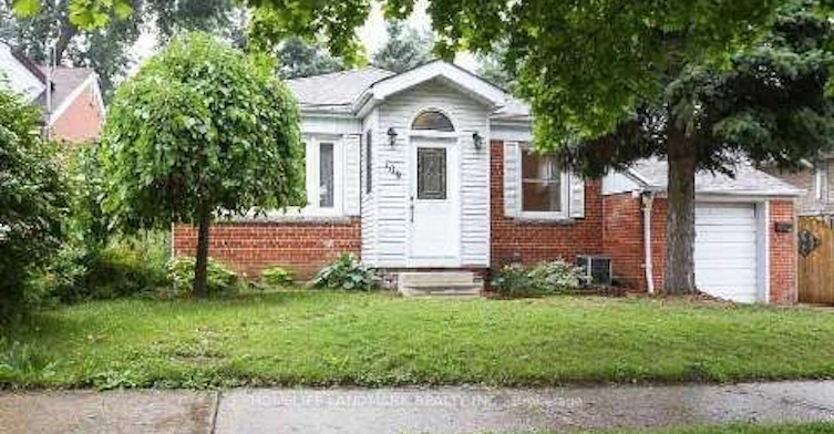 109 Poyntz Avenue N, Toronto, ON, M2N 1J3